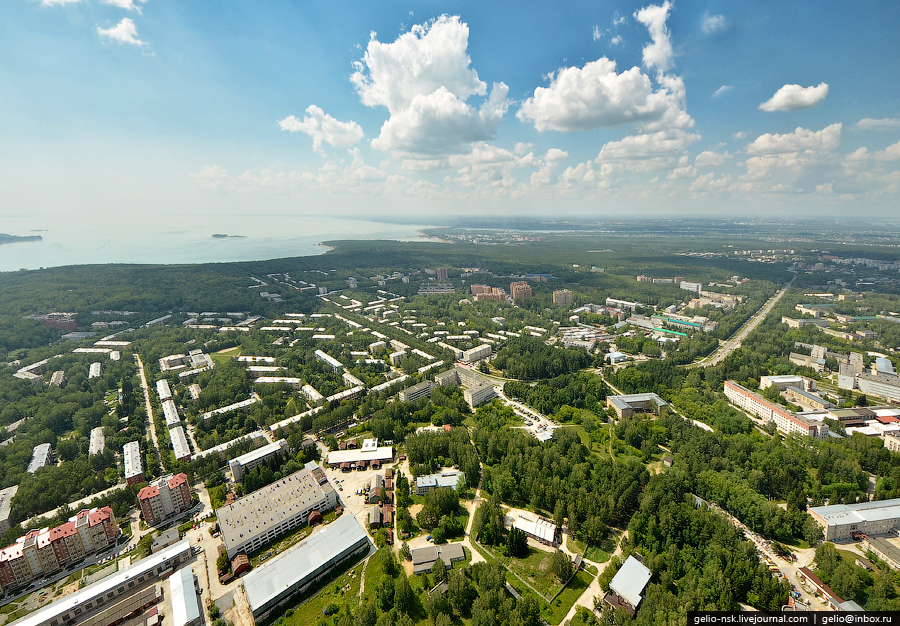 Академгородок новосибирск фото. Академгородок Новосибирская область. Академгородок Новосибирск с высоты птичьего полета. Академгородок Новосибирск проспект Лаврентьева. Академгородок Новосибирск численность.